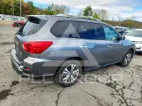 2017 Nissan PATHFINDER photo