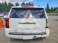 2017 Chevrolet Suburan photo