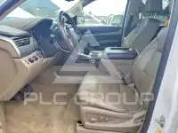 2017 Chevrolet Suburan photo