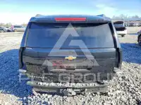 2017 Chevrolet Suburan photo