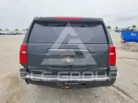 2017 Chevrolet Suburan photo