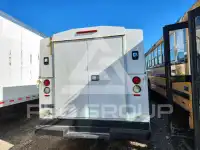 2017 Chevrolet Express фото