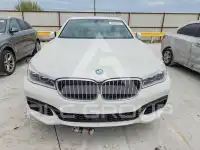 2017 BMW 750 фото