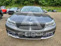 2017 BMW 750 фото