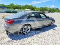 2017 BMW 750 фото