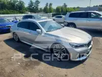 2017 BMW 750 фото