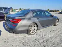 2017 BMW 750 photo
