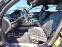 2017 BMW 750 фото
