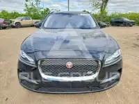 2017 Jaguar F-PACE photo