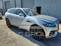 2017 Jaguar F-PACE photo