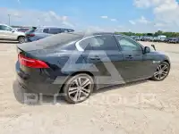 2017 Jaguar XE фото