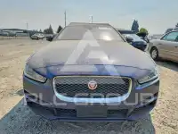 2017 Jaguar XE фото
