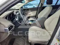 2017 Jaguar XE фото