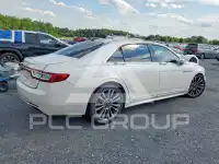 2017 Lincoln Continental photo