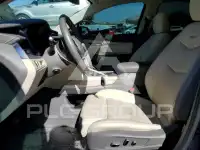 2017 Cadillac XT5 photo