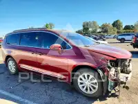 2017 Chrysler PACIFICA photo