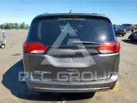 2017 Chrysler PACIFICA photo