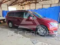 2017 Chrysler PACIFICA photo