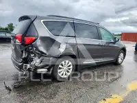 2017 Chrysler PACIFICA photo