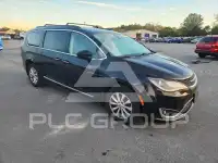 2017 Chrysler PACIFICA photo