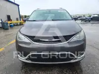 2017 Chrysler PACIFICA photo