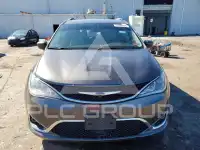 2017 Chrysler PACIFICA photo