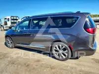 2017 Chrysler PACIFICA photo