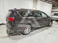 2017 Chrysler PACIFICA photo