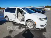 2017 Chrysler PACIFICA photo