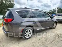 2017 Chrysler PACIFICA photo