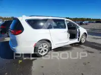 2017 Chrysler PACIFICA photo