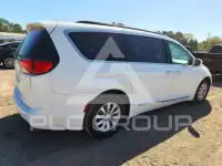 2017 Chrysler PACIFICA photo