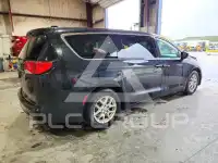 2017 Chrysler PACIFICA photo