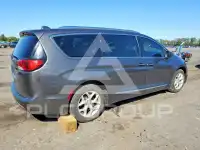 2017 Chrysler PACIFICA photo