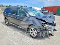 2017 Chrysler PACIFICA photo