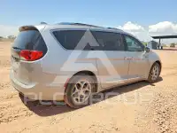 2017 Chrysler PACIFICA photo