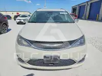 2017 Chrysler PACIFICA photo