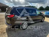 2017 Chrysler PACIFICA photo