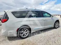 2017 Chrysler PACIFICA photo