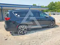 2017 Chrysler PACIFICA photo