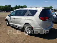 2017 Chrysler PACIFICA photo