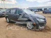 2017 Chrysler PACIFICA photo