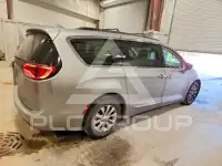 2017 Chrysler PACIFICA photo