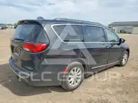 2017 Chrysler PACIFICA photo