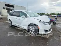 2017 Chrysler PACIFICA photo