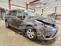 2017 Chrysler PACIFICA photo