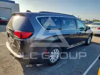 2017 Chrysler PACIFICA photo
