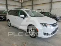 2017 Chrysler PACIFICA photo