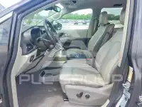 2017 Chrysler PACIFICA photo