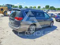 2017 Chrysler PACIFICA photo